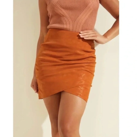 GUESS Rosalba Faux-Leather Mini Skirt Ginger Spice Size XS NEW - Picture 2 of 10